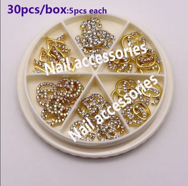 Nail charms 30pcs gold/diamonds